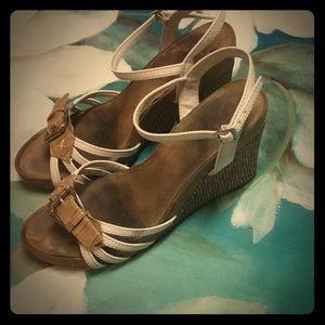 Faux leather strapped platform heel